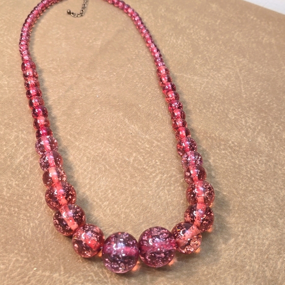 ~Stunning! New 70's Plastic Lucite Chunky Purple Necklace - Picture 3 of 8